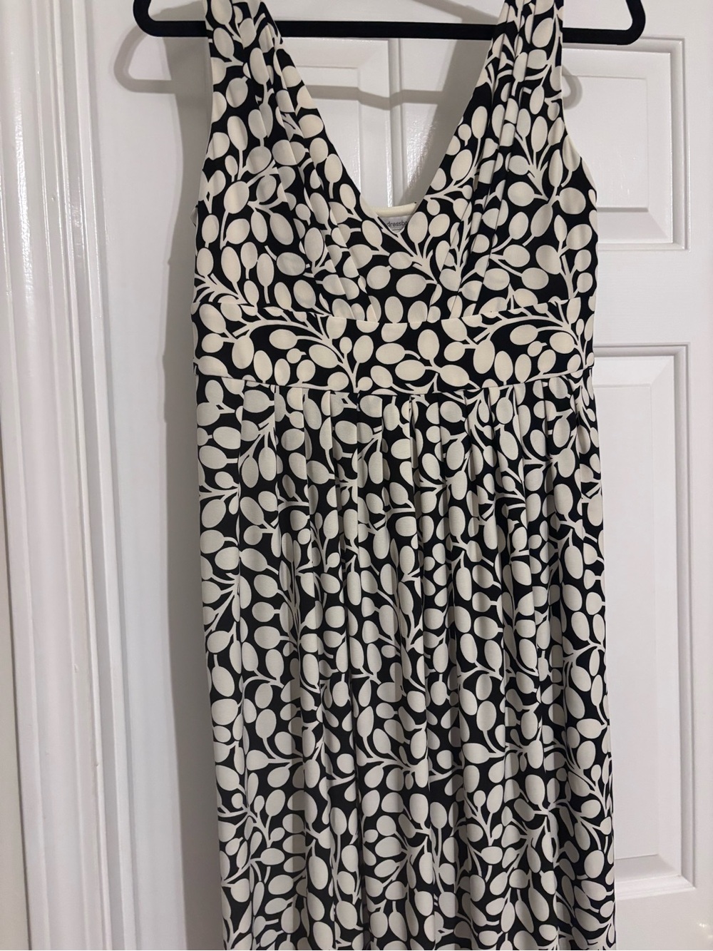 Dress Barn Black and Cream Leaf-Print V-Neck Maxi Dress